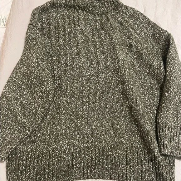 H&M Olive Green Women's Sweater - Picture 2 of 2